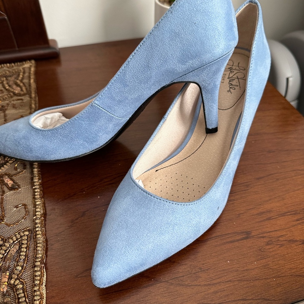 Life stride light blue shoes new in box.